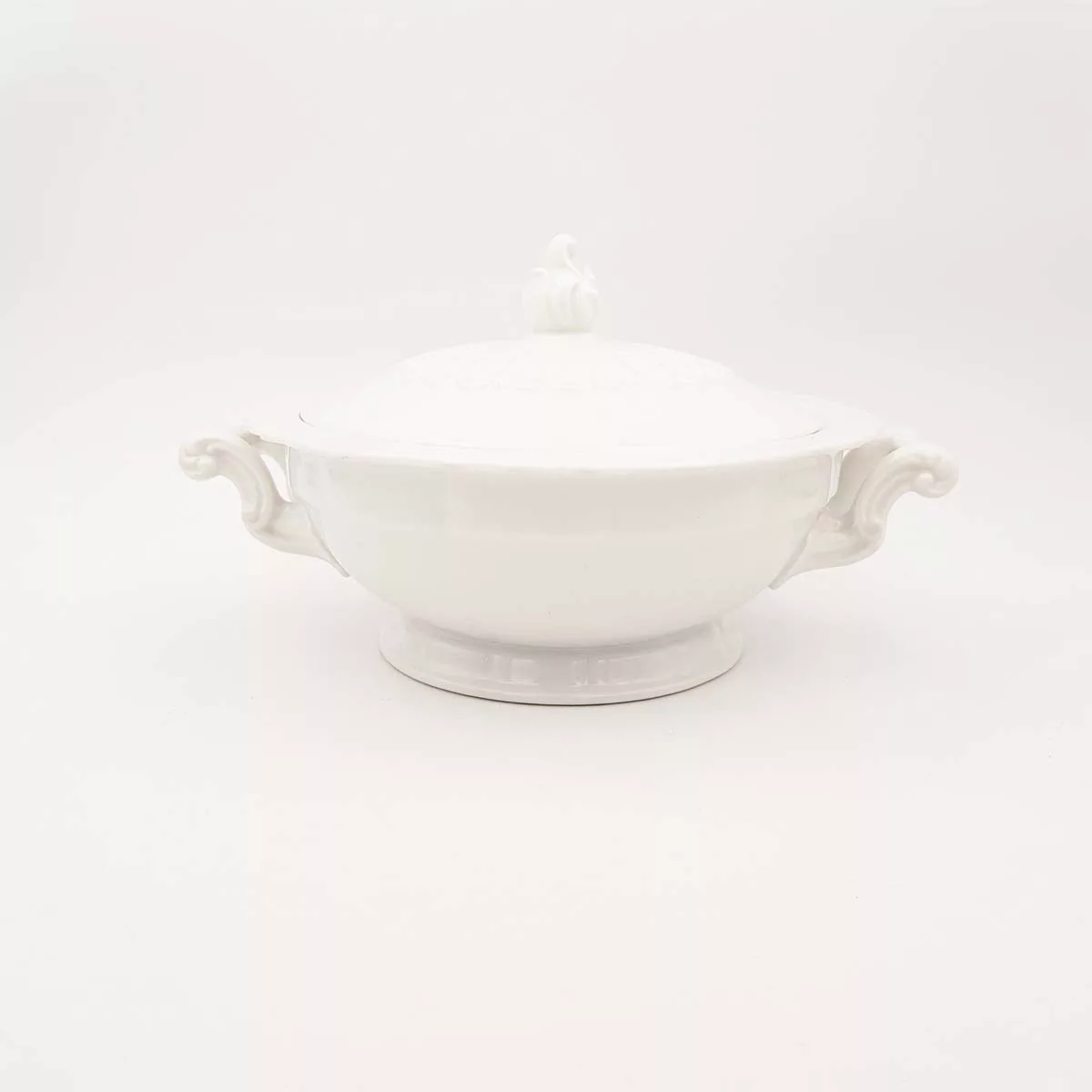 Haviland Limoges white porclain tureen