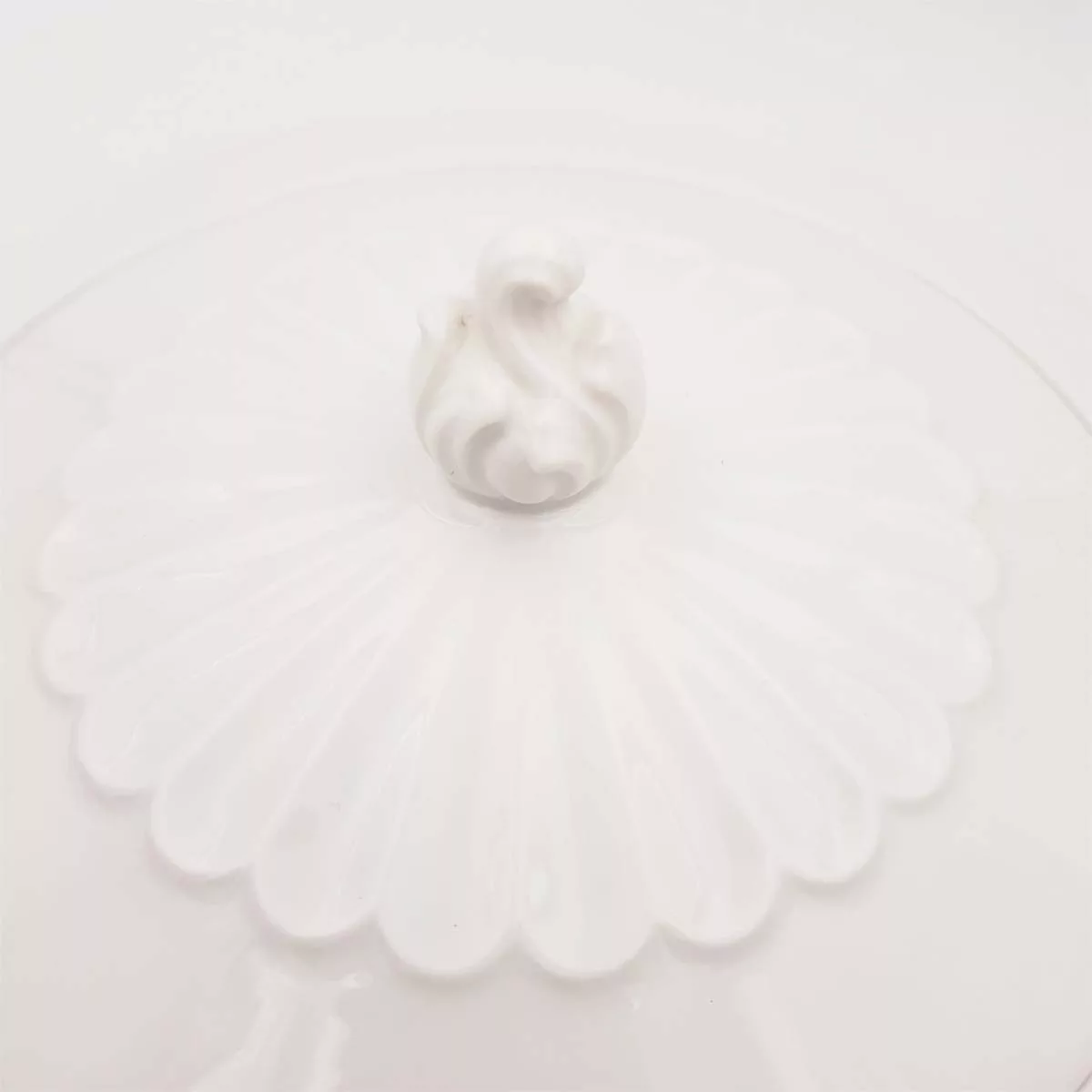 Haviland Limoges white porclain tureen